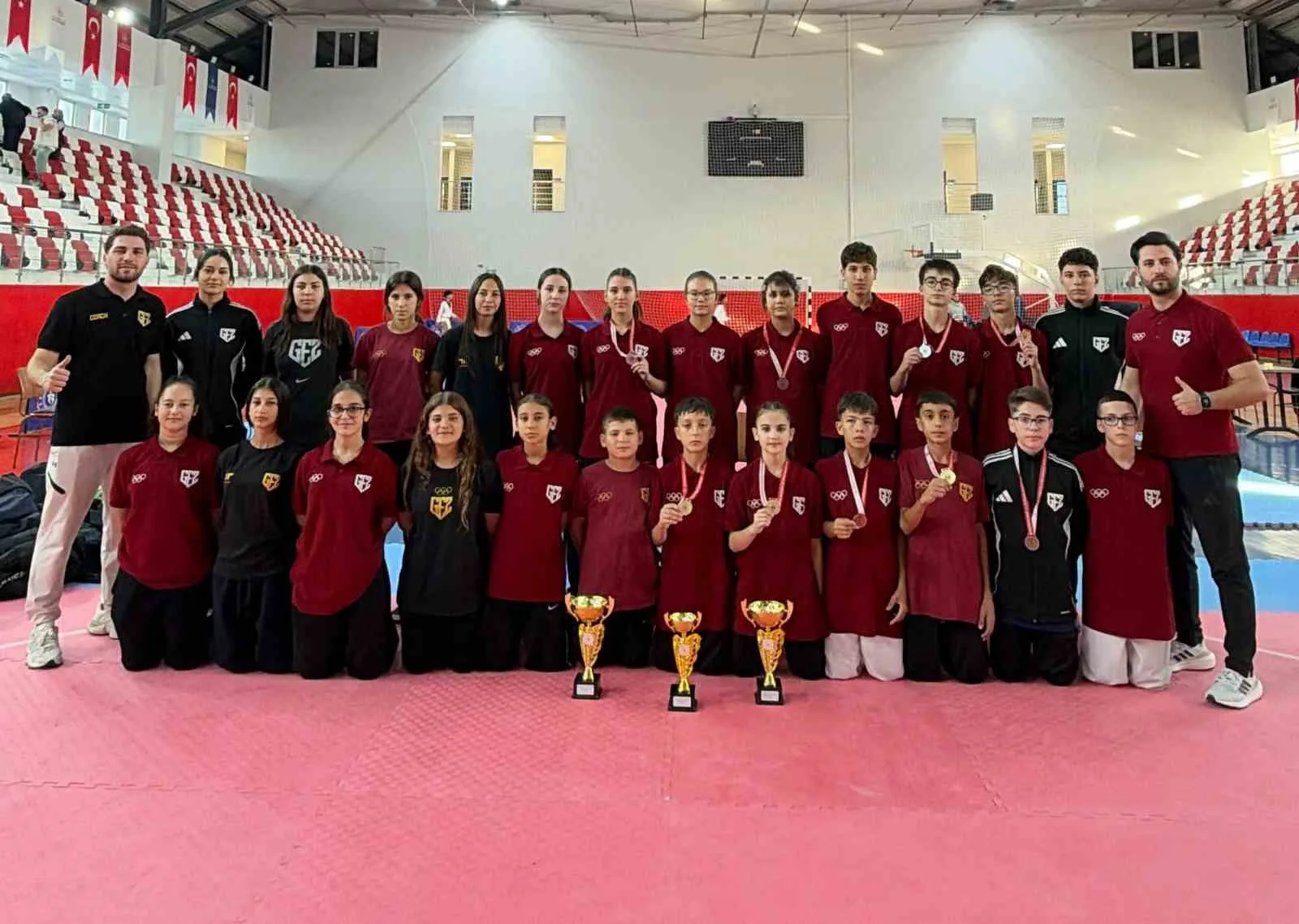 Aydınlı taekwondoculardan 8 madalyalı şampiyonluk