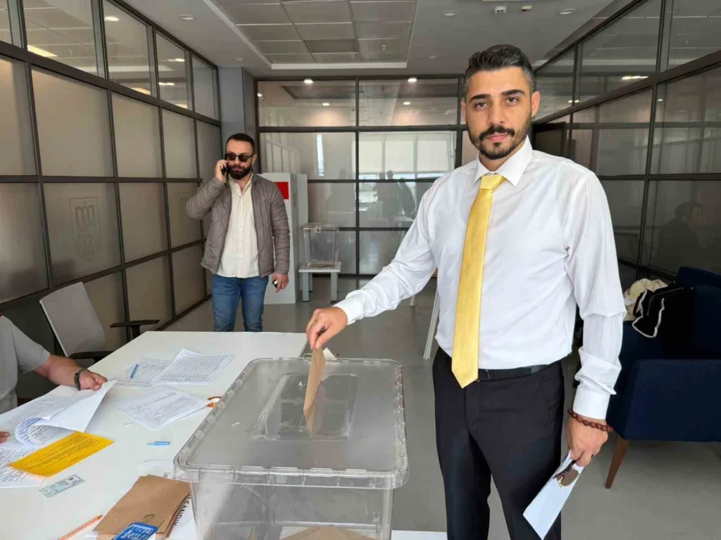 aytoda secim heyecani basladi 10 bin uye sandik basinda 73ec92b06338