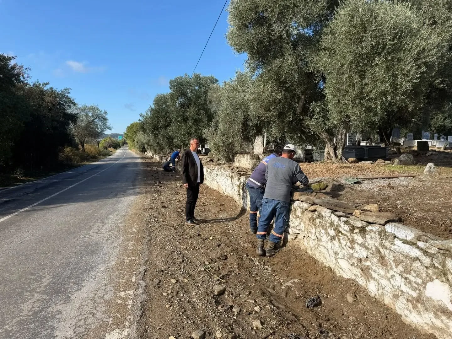baskan ercan gecmisimizle gelecegimiz arasinda bir kopru olan kabristanlarimiza sahip cikiyoruz ea2590fd2095