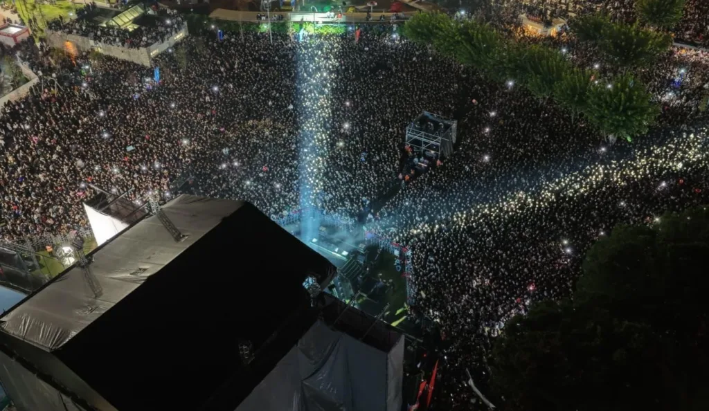 binlerce kisi aydinfestte doyasiya eglendi c04056e26647