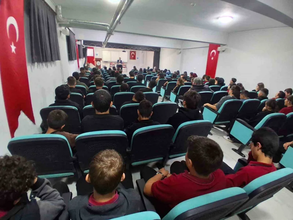 bozdoganda ogrencilere camilerin toplumsal hayattaki onemi anlatildi 712a02fa2982