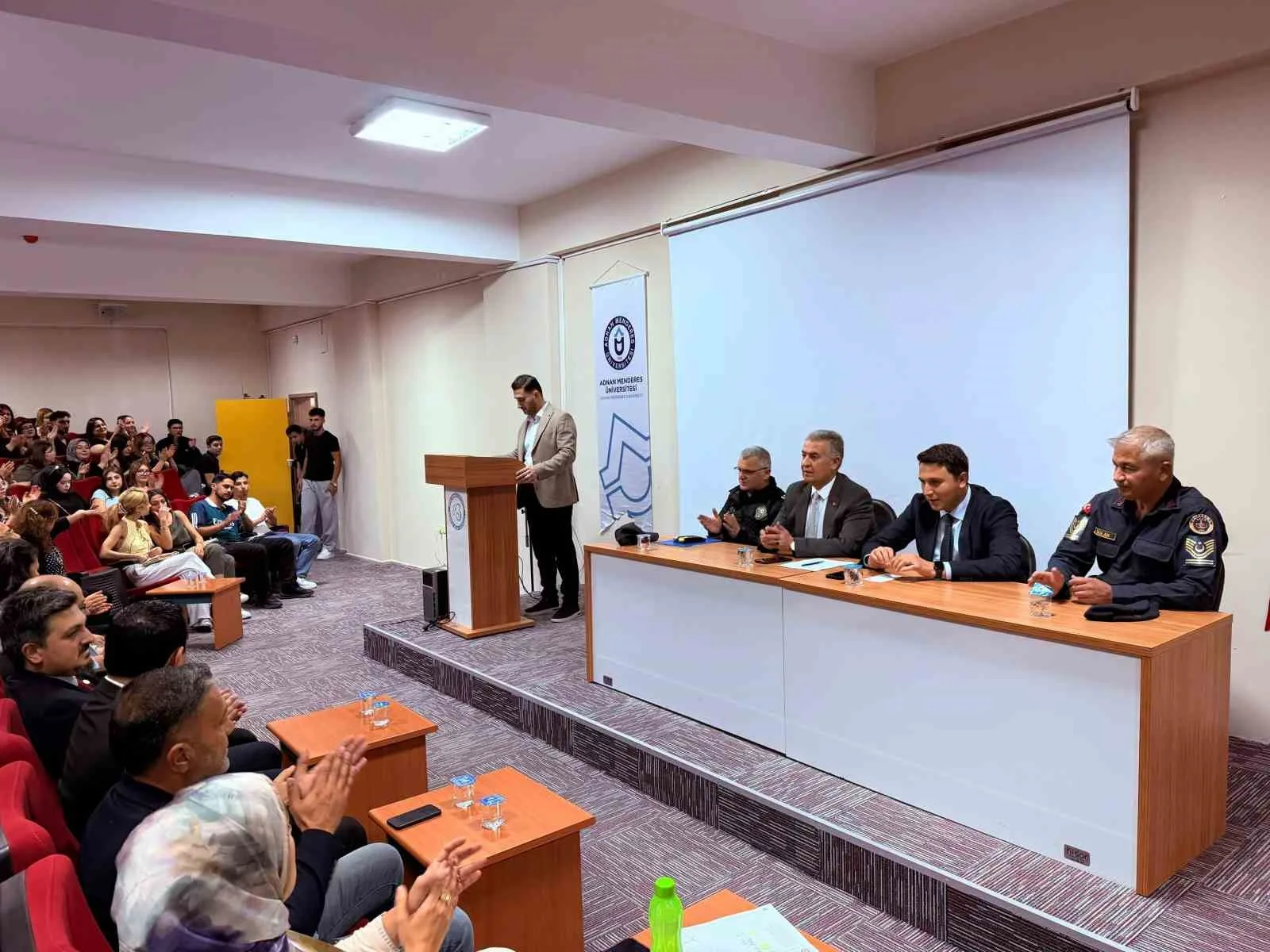 buharkentte universite ogrencileri yerel yonetimleri konustu 683ab78d0df3