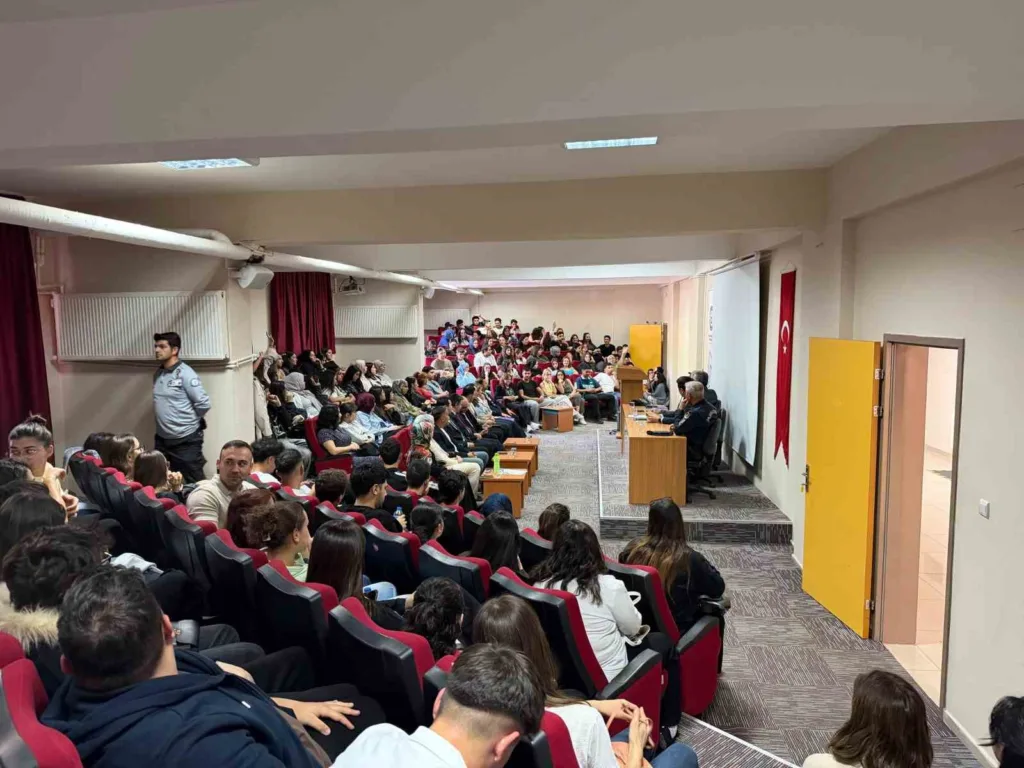 buharkentte universite ogrencileri yerel yonetimleri konustu c488284c1818