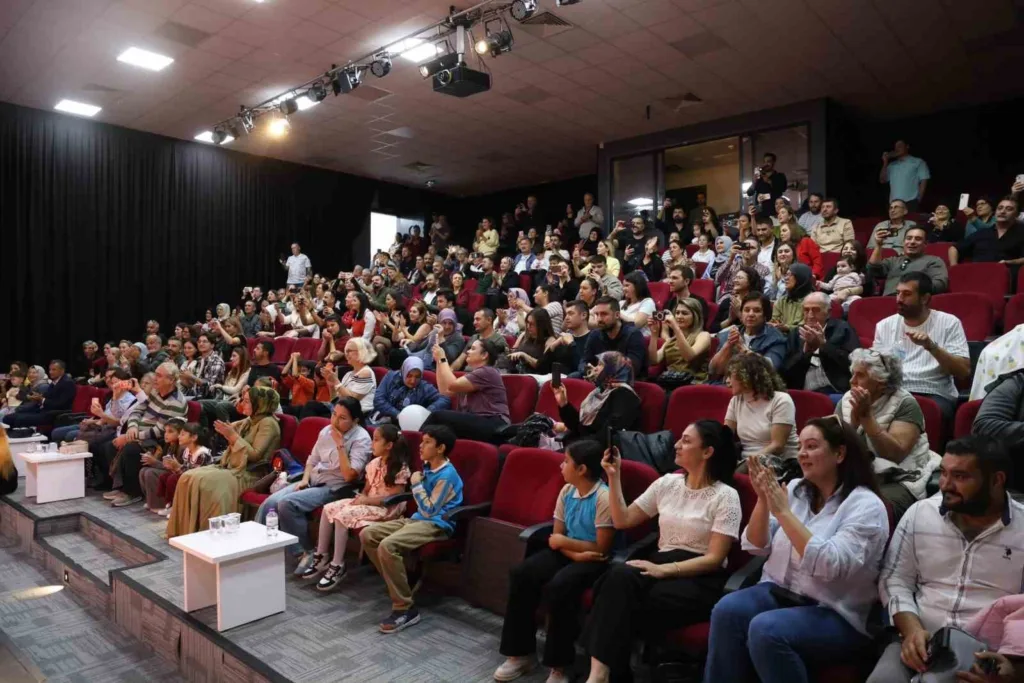 didim belediyesinden miniklerle cumhuriyet bayrami kutlamasi 8e351ccbdad3