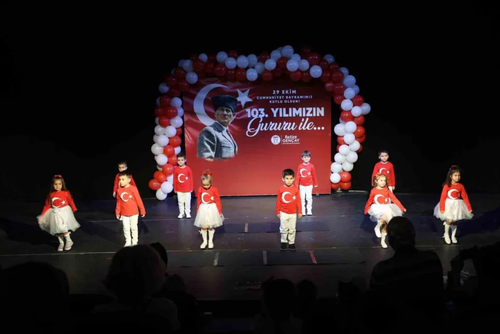 didim belediyesinden miniklerle cumhuriyet bayrami kutlamasi d65eef0a2311