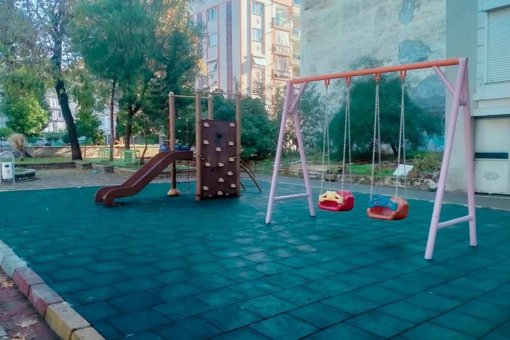 efelerde cocuk oyun alanlari yenileniyor 3bea2e3b4105
