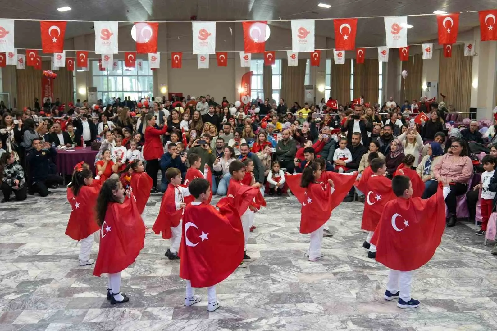 Efeler’de Cumhuriyet Bayramı coşkusu