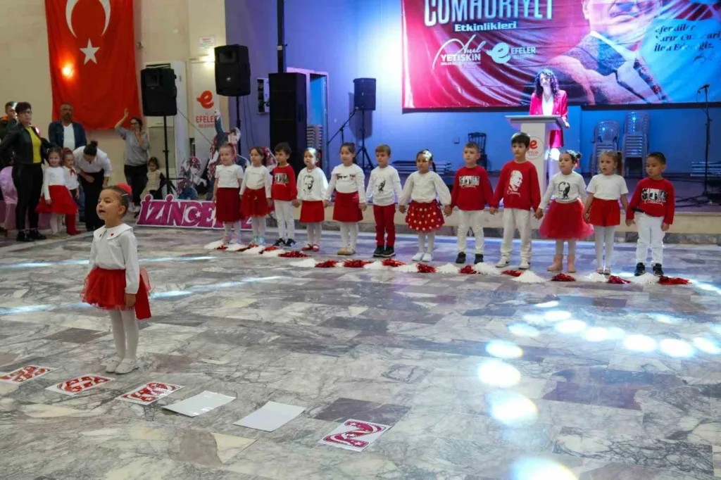 efelerde cumhuriyet bayrami coskusu f5a66e3e7921