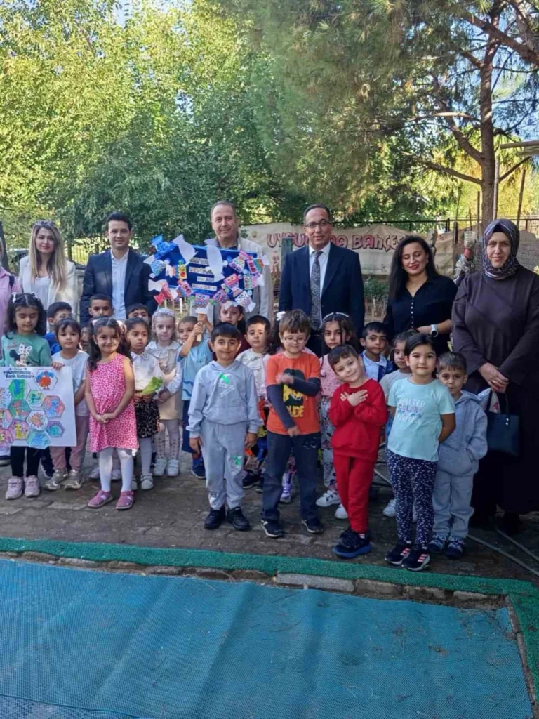 efelerde minik eller kuslar icin yuva yapti 17ac3e69b9d7