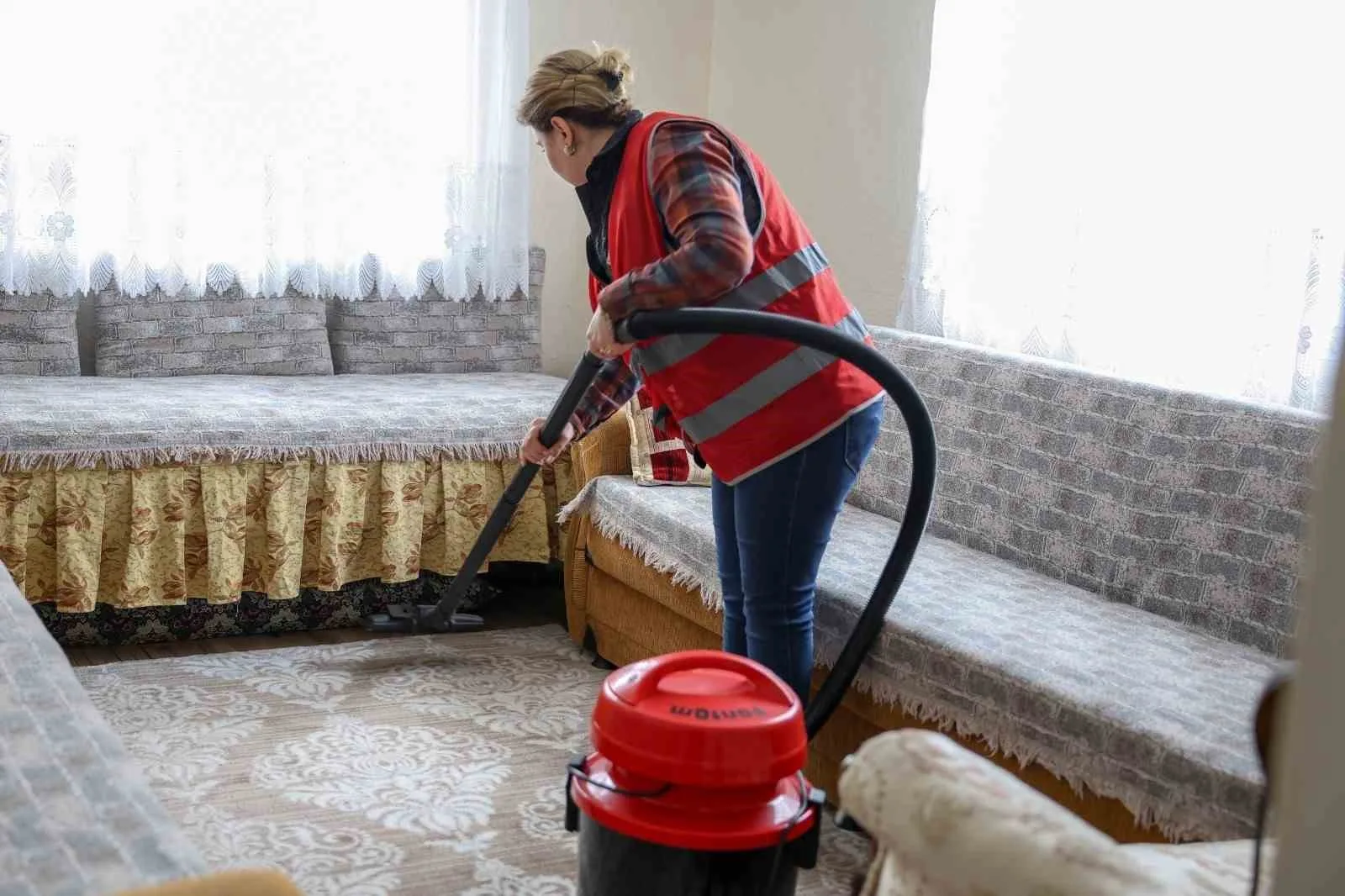 Efeler’de sosyal destekler binlerce vatandaşa ücretsiz ulaşıyor