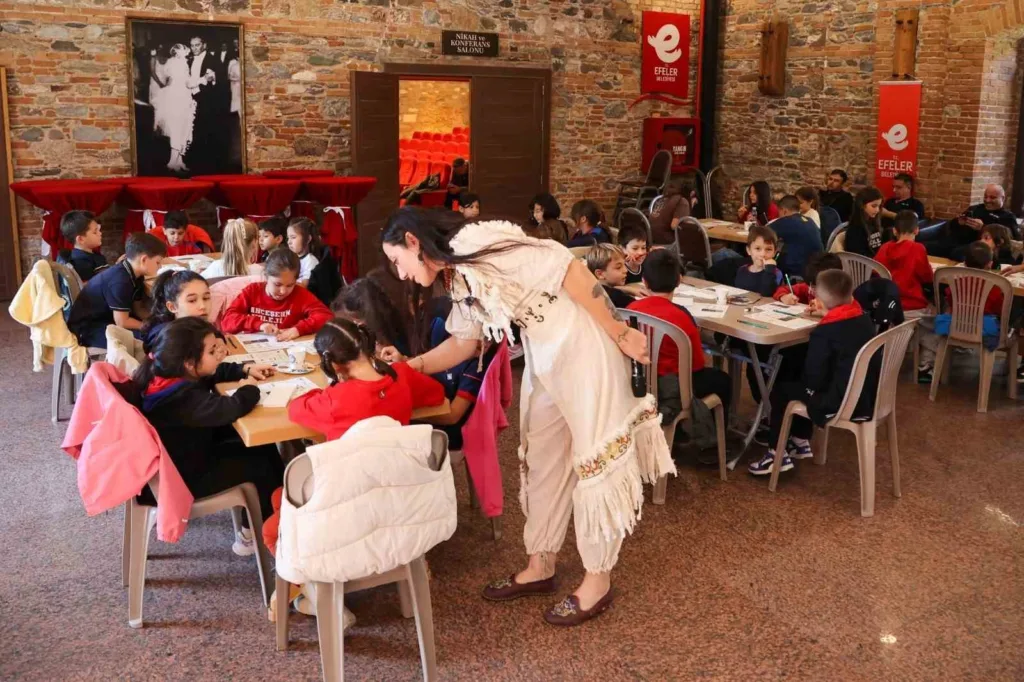 efelerde tarih mitoloji ve sanatin festivali basladi a8a74eb42257