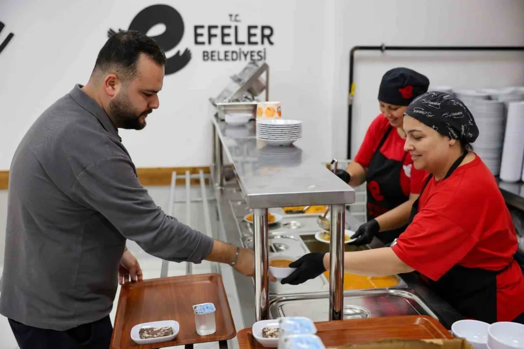 Efeler’in halk sofraları misafirlerini ağırlıyor 3 efelerin halk sofralari misafirlerini agirliyor 1245c163038f