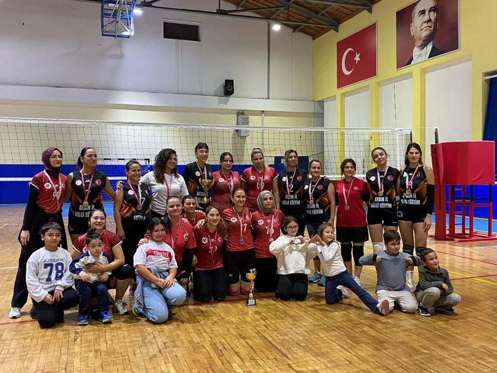 Aydın’da kurumlar arası voleybol turnuvasında dostluk kazandı 3 f214c7c7 6fab 434f 8988 8d54af24ef4f