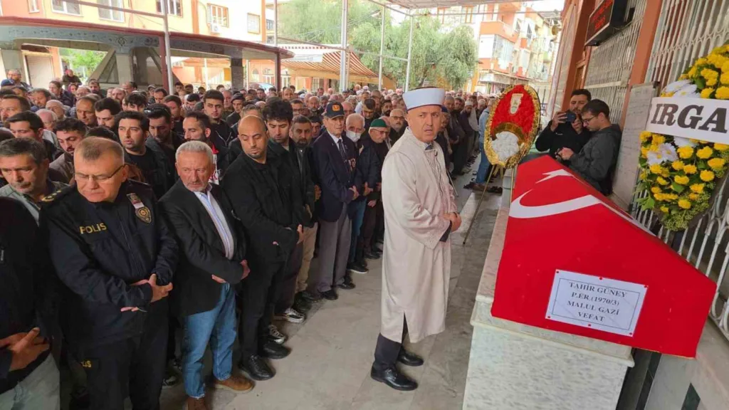 gazi guney son yolculuguna ugurlandi 3d9cbc924e3d