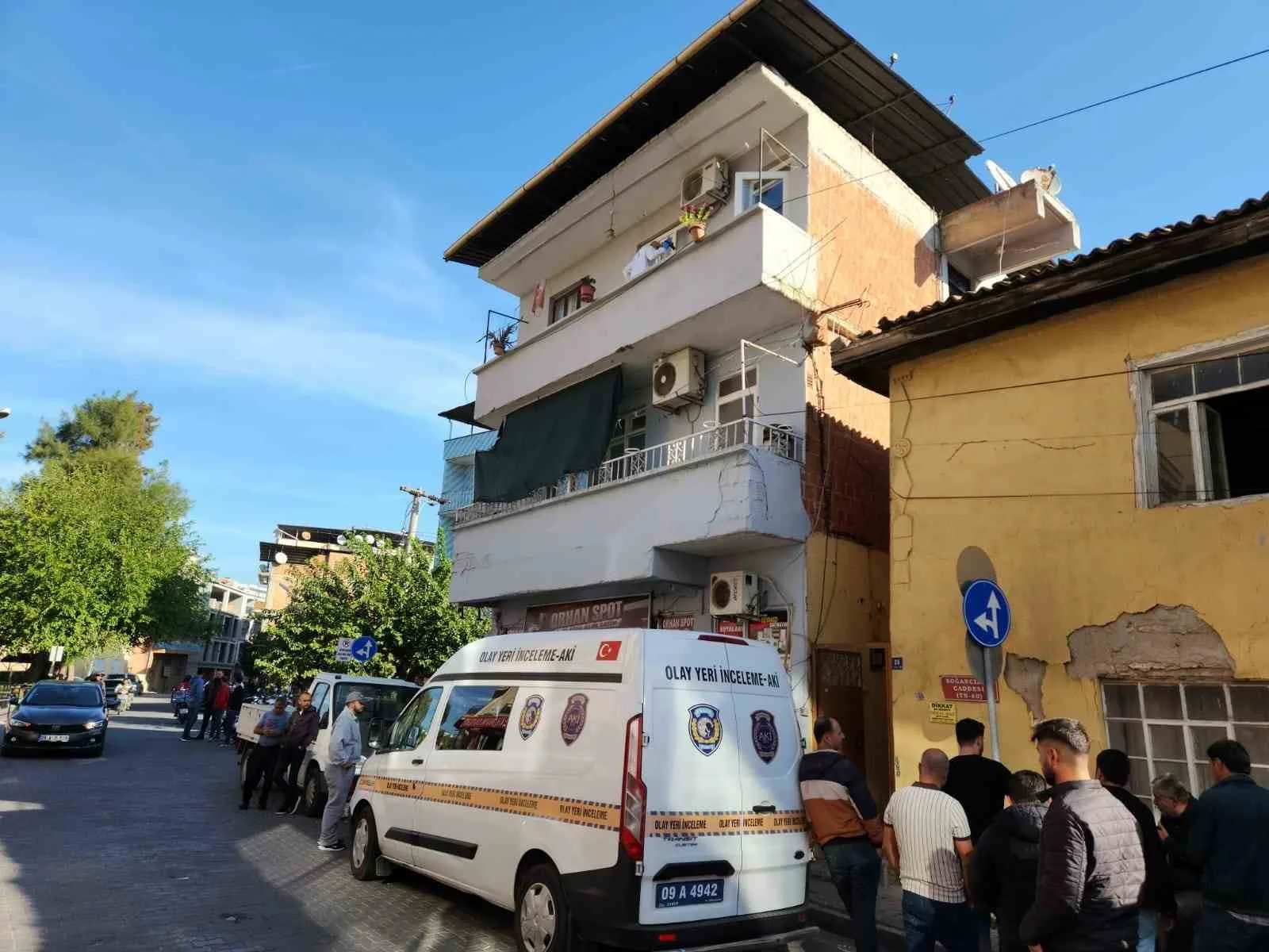 Genç kadın banyoda ölü bulundu
