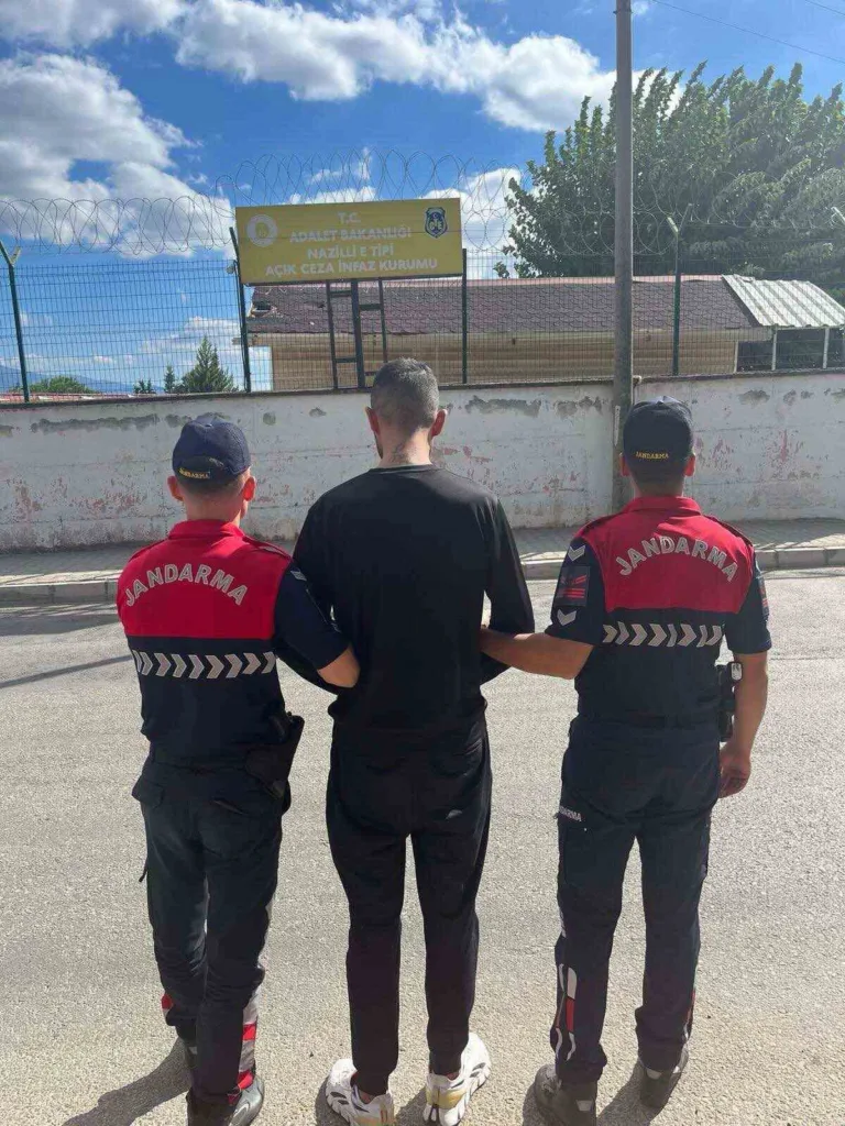 Hapis cezasıyla aranan şahıslar Aydın’da yakalandı 2 hapis cezasiyla aranan sahislar aydinda yakalandi a0bede879cd8