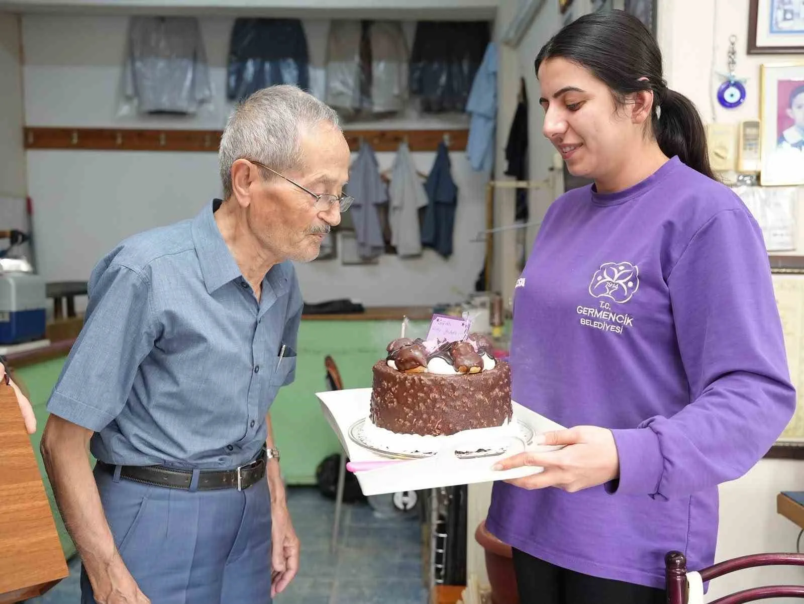 İğne iplikle geçen 67 yıla Başkan Zencirci’den vefa