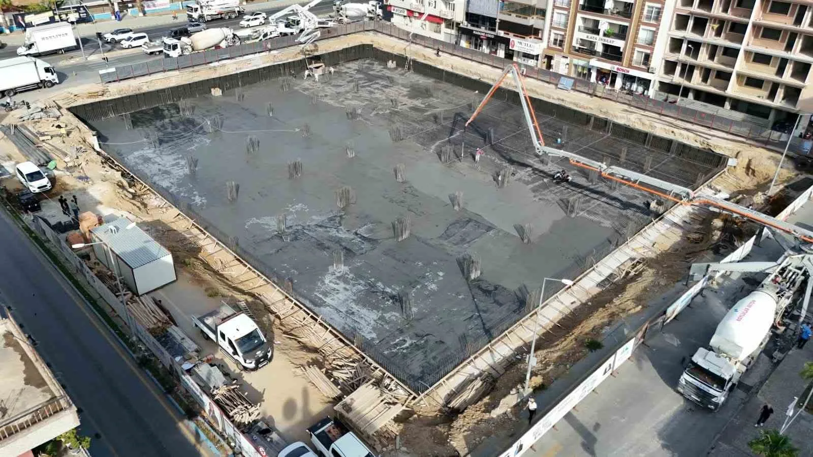 İncirliova Cumhuriyet Meydanı ve Yeraltı Otoparkı projesinde çalışmalar sürüyor