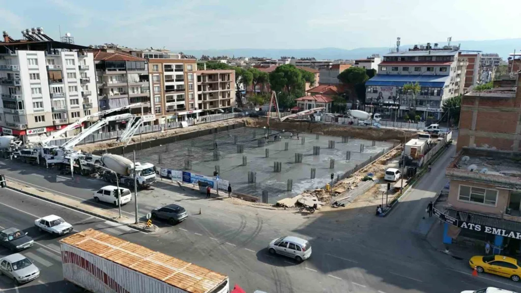 incirliova cumhuriyet meydani ve yeralti otoparki projesinde calismalar suruyor e4d295d27ce6