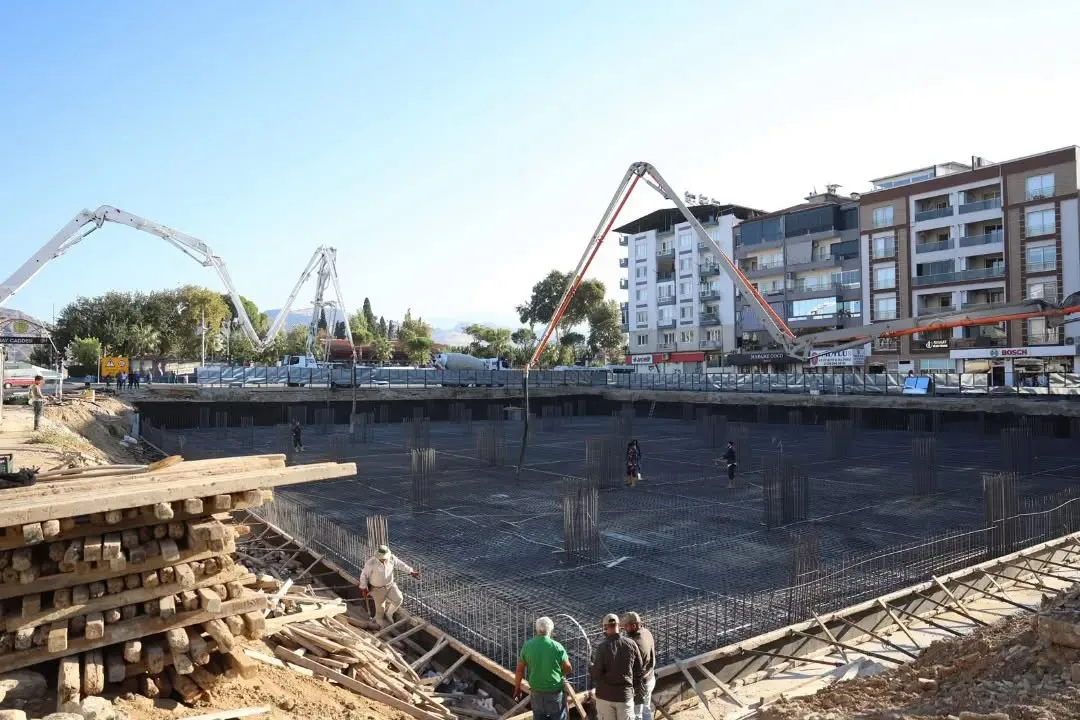 İncirliova’da Cumhuriyet Meydanı ve yeraltı otoparkı projesinde çalışmalar sürüyor