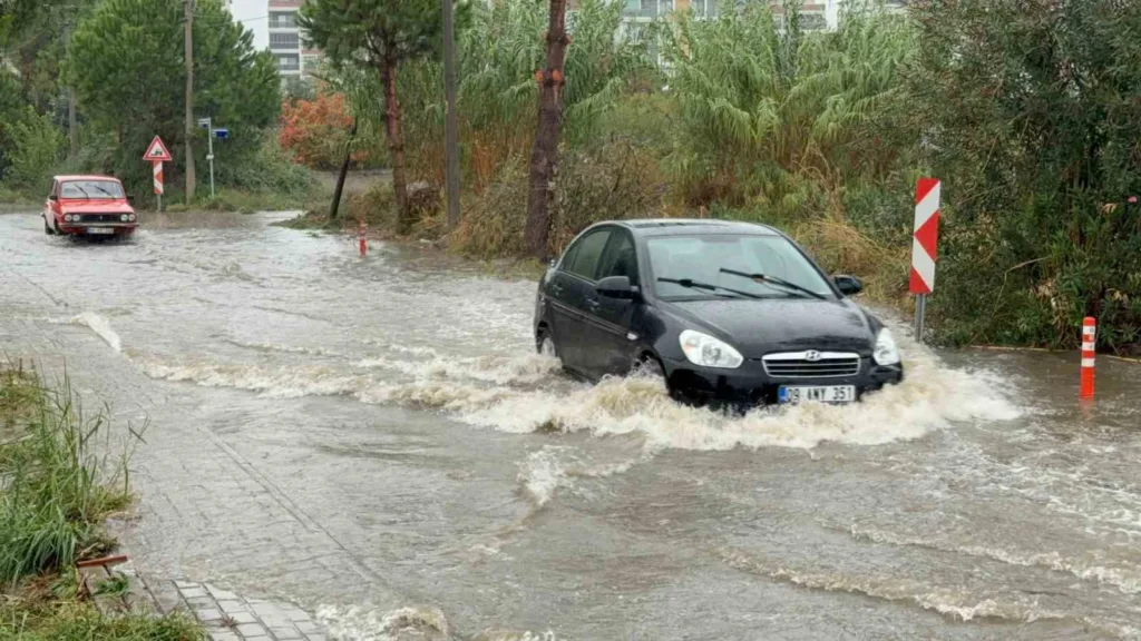incirliovada yagis etkili oldu yollar gole dondu 3de0dd78af29