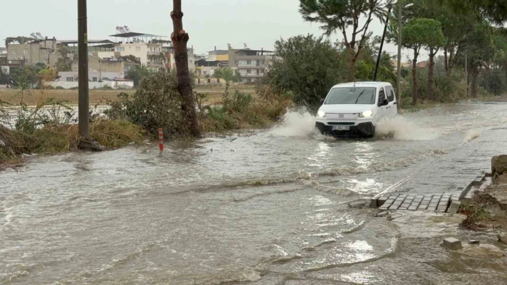 incirliovada yagis etkili oldu yollar gole dondu 93c49d2eb0a9