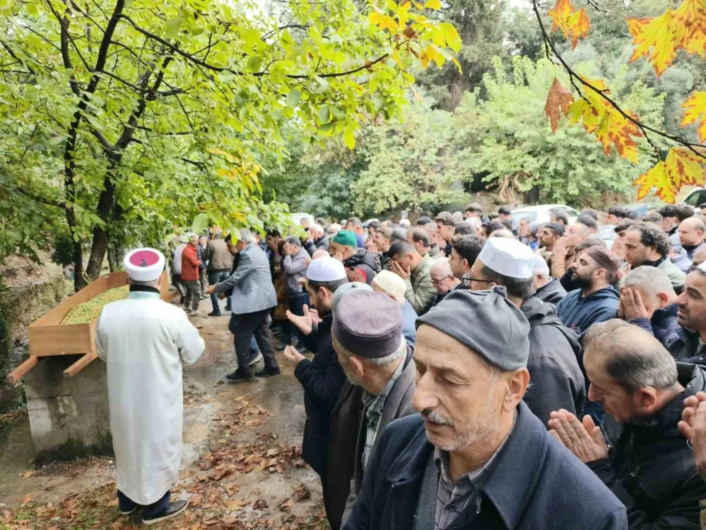 kalp krizi geciren 11 yasindaki hamza son yolculuguna ugurlandi fef0a74d19f7