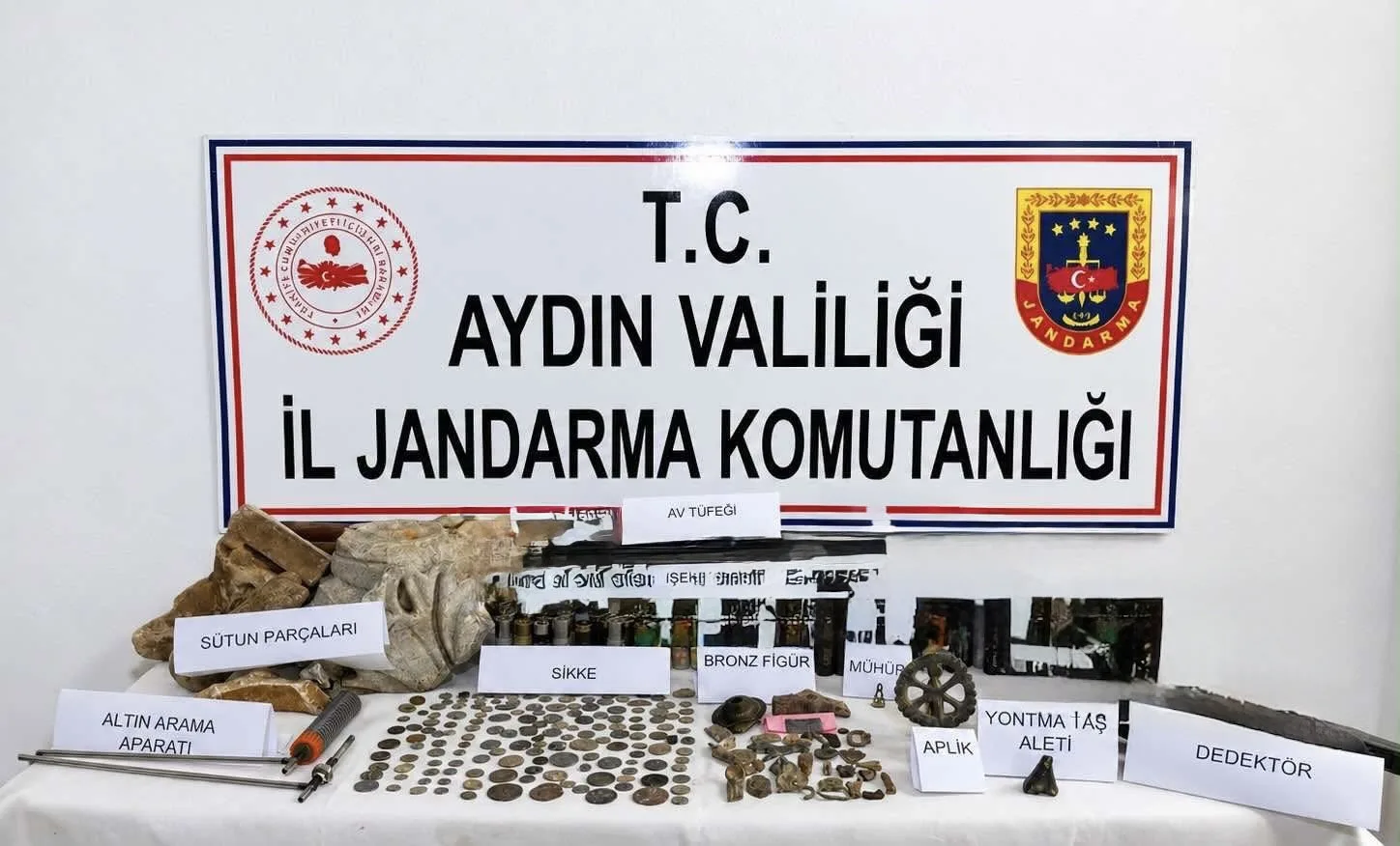 Karacasu’da tarihi eser operasyonu: 157 sikke ele geçirildi