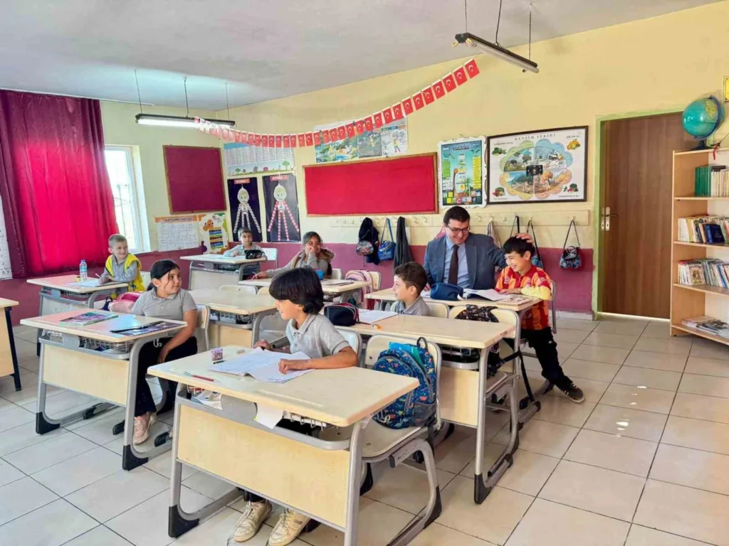 kaymakam sozen yakada ogretmen ve ogrencilerle bulustu e831657d2acb
