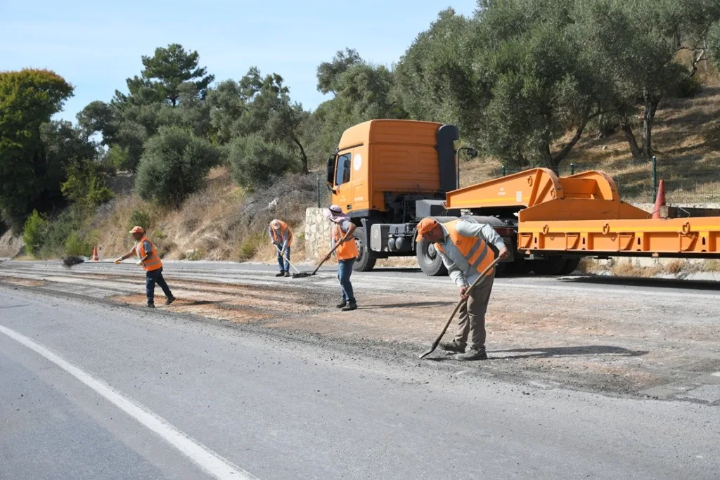 kusadasi aydin yolunda deforme olan bolumler yenilendi 19beba12812a