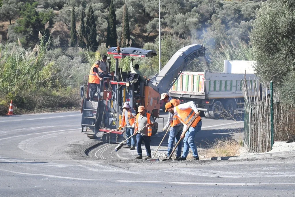 kusadasi aydin yolunda deforme olan bolumler yenilendi f7465a142727