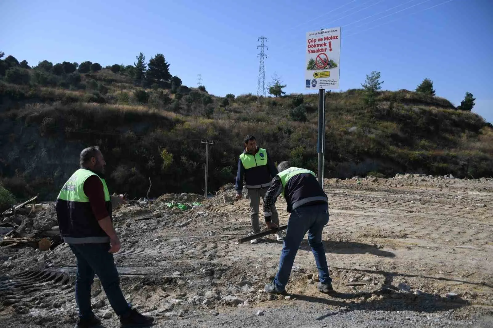 kusadasi belediyesinden kacak moloz dokumune karsi seferberlik a64ed4eced25