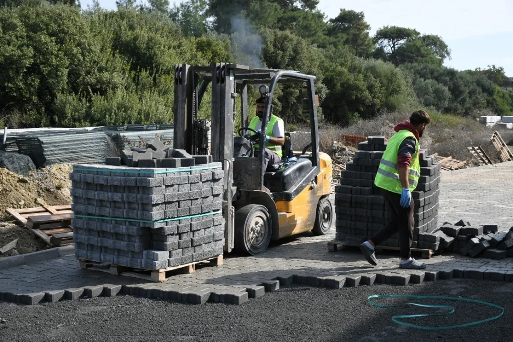kusadasi caferlide 25 bin metrekarelik yol calismasi basladi 3b6389d8c8c6