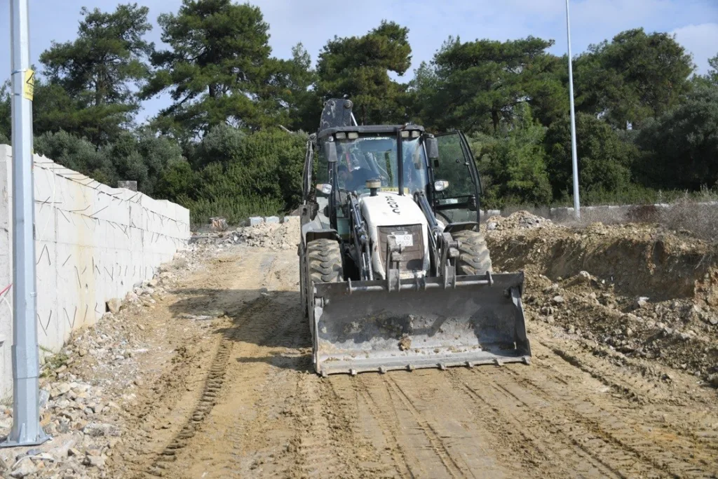 kusadasi caferlide 25 bin metrekarelik yol calismasi basladi 620382ad6c44