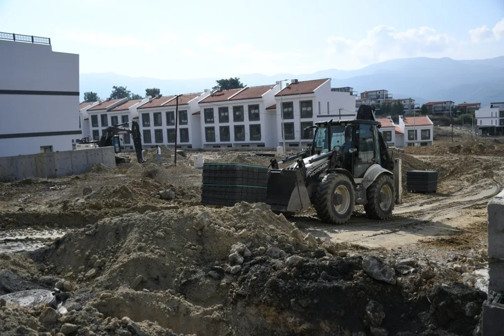 kusadasi caferlide 25 bin metrekarelik yol calismasi basladi b5cd65daabe4