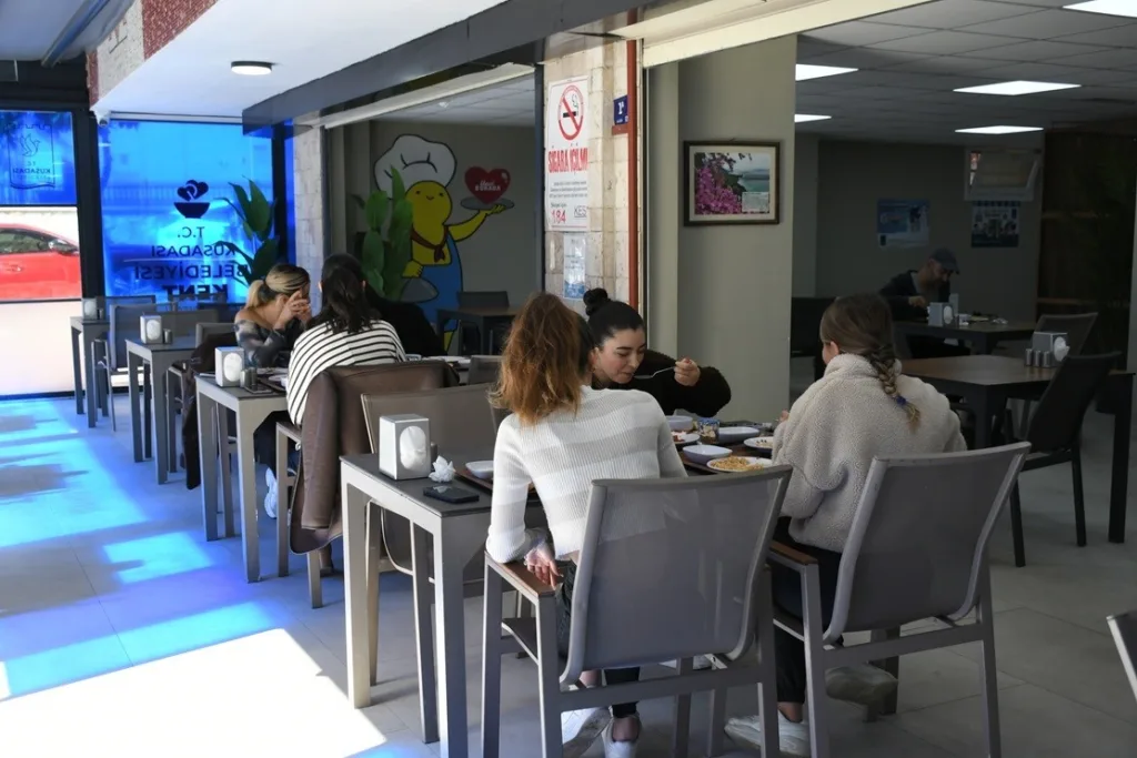 kusadasi kent lokantasinda satislarin yuzde 92si adali kart ile yapildi 4cf767d6f152