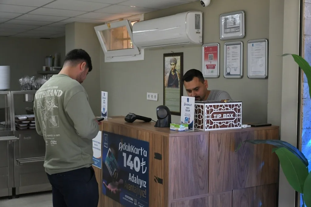 kusadasi kent lokantasinda satislarin yuzde 92si adali kart ile yapildi e5dac80fb98d