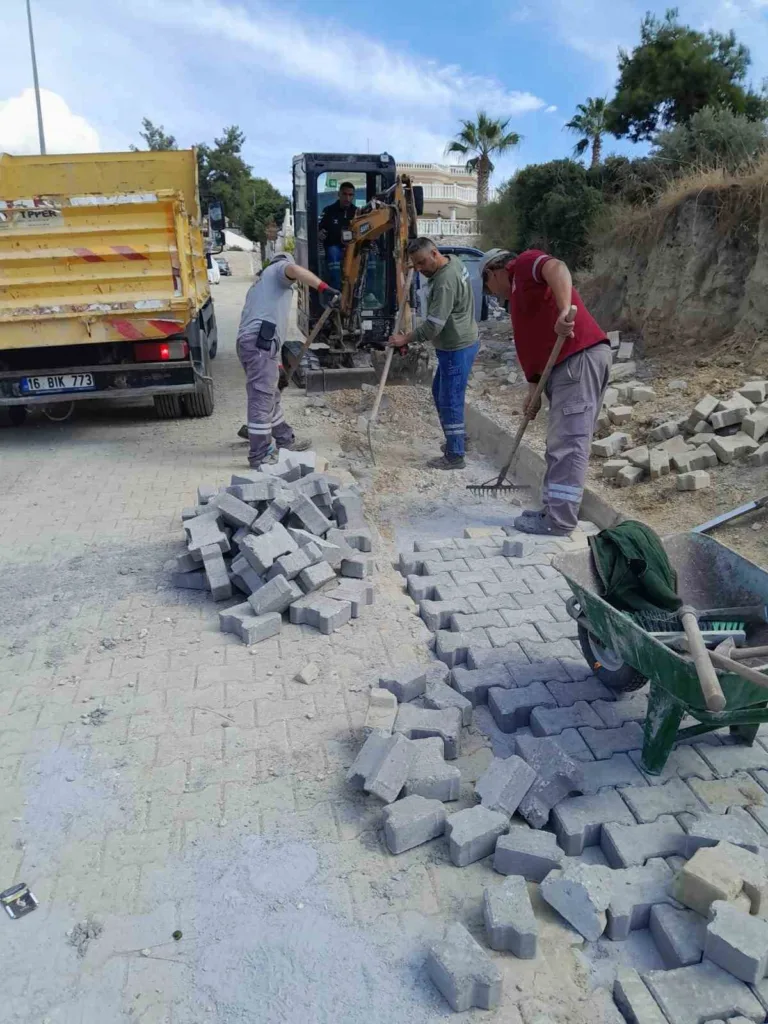 kusadasinda 12 bin metrekarelik yol calismasi tamamlandi d13abd9fe8d9