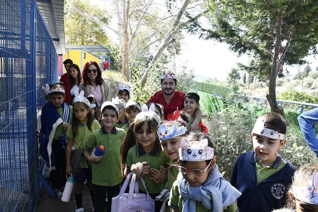Kuşadası’nda 355 öğrenci hayvan dostlarıyla buluştu 3 Kuşadası’nda 355 öğrenci hayvan dostlarıyla buluştu