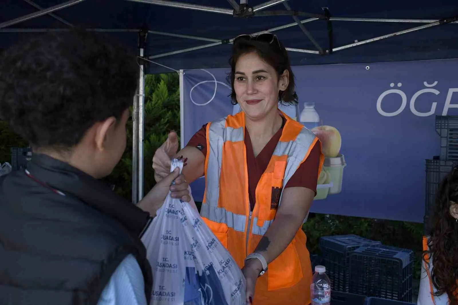 Kuşadası’nda bin 400 çocuğa her hafta beslenme desteği