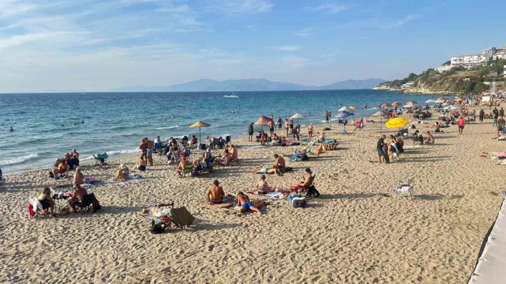 kusadasinda ekim gunesi deniz keyfini uzatti 15b62f43bf36