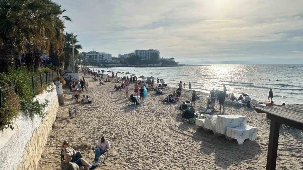 kusadasinda ekim gunesi deniz keyfini uzatti c5e94339c43a
