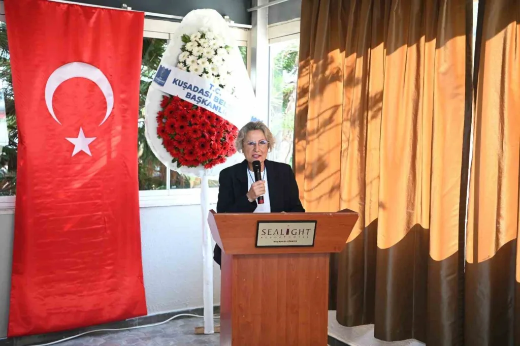 kusadasinda kadinlar zirvesi basladi d3732ebfbd45