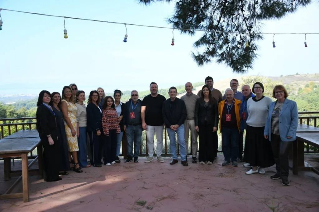 Kuşadası’nda kardeş şehir heyetleri kahvaltıda bir araya geldi 4 kusadasinda kardes sehir heyetleri kahvaltida bir araya geldi 0177e1c3d821