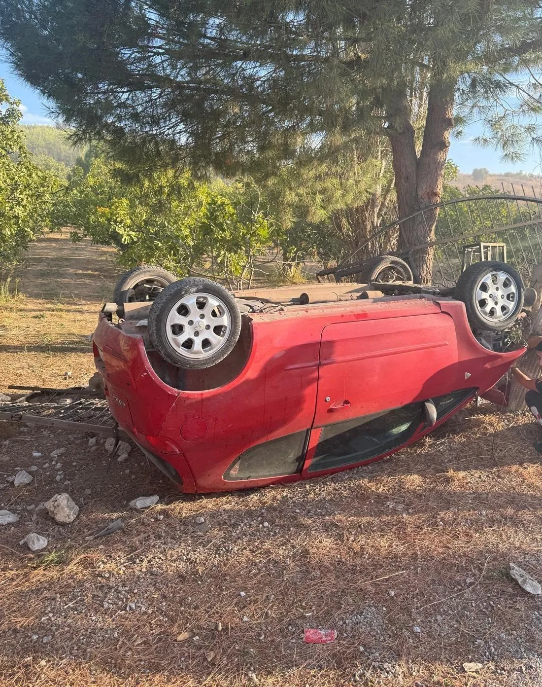 Kuşadası’nda otomobil takla attı: 1 yaralı