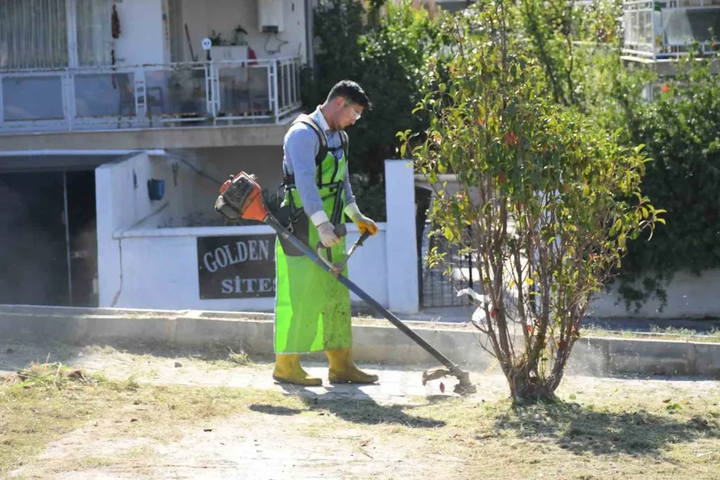 kusadasinda park ve yesil alanlar bakimdan geciriliyor 27a91c64ffe0