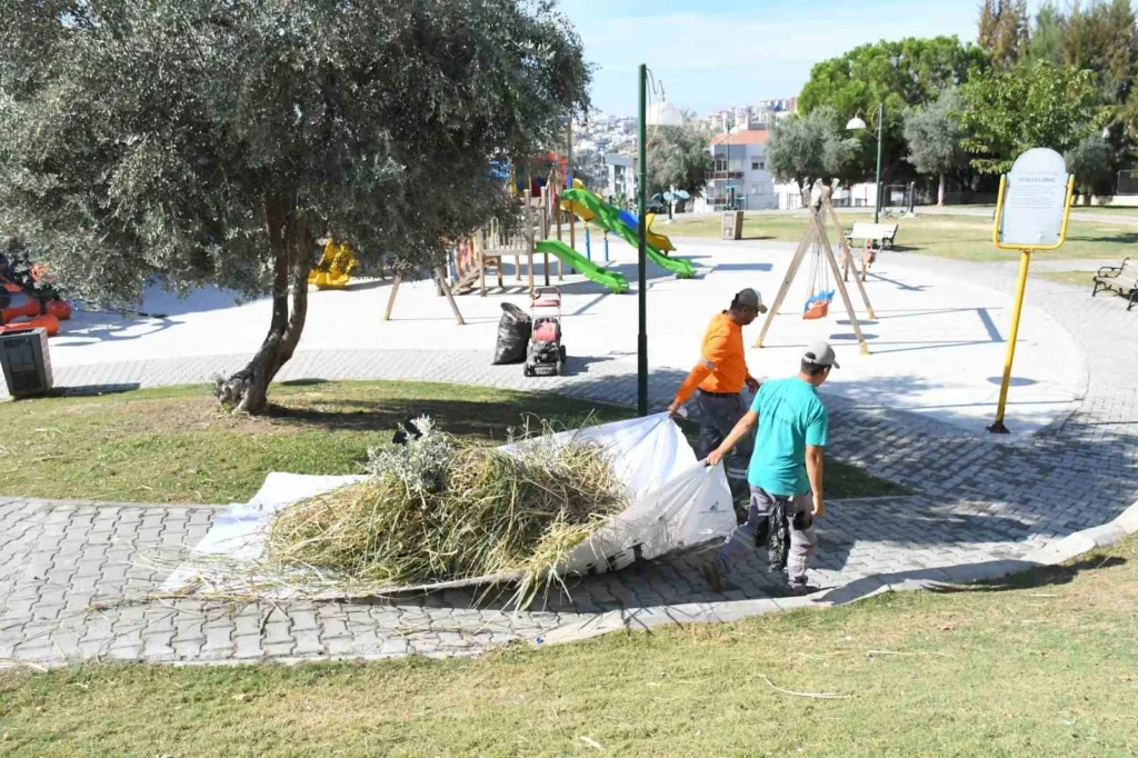 kusadasinda park ve yesil alanlar bakimdan geciriliyor 55ab6e1fa5a6