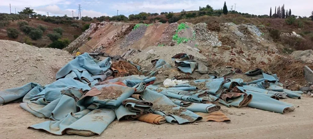 kusadasinda toskanayi andiran vadiler atiklarla doluyor e2e96c0547aa