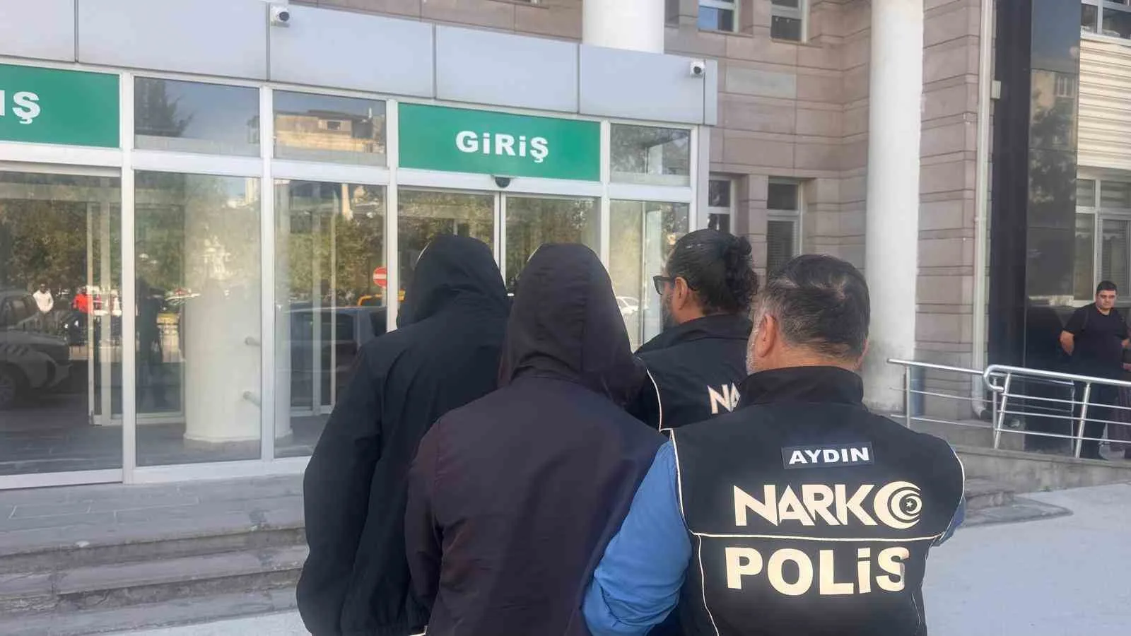 Kuşadası’nda uyuşturucu operasyonu: 2 gözaltı