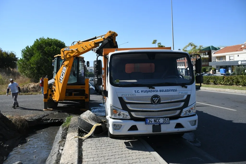 kusadasinda yagmur suyu hatlari yagislara hazirlaniyor 9e0407606858